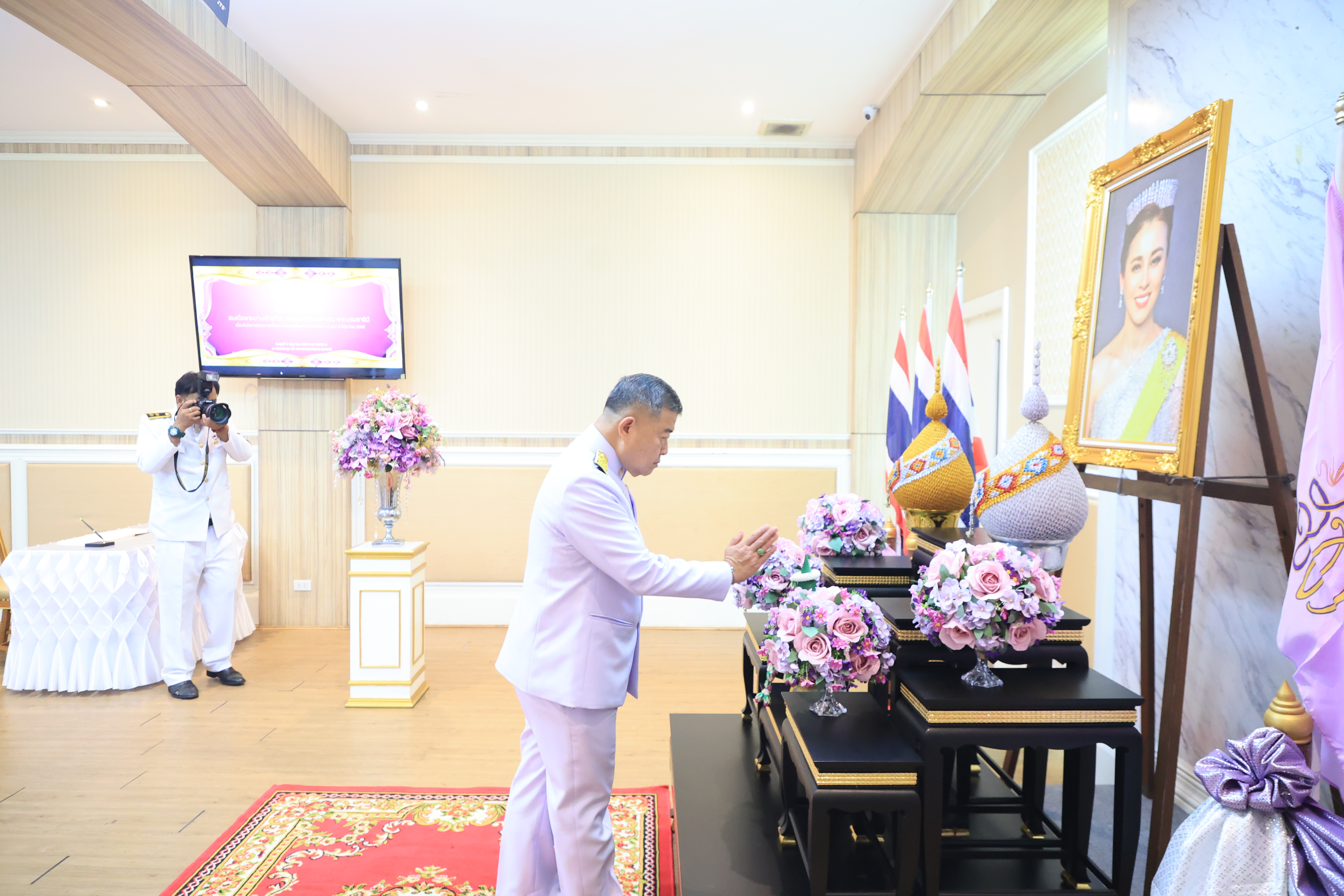 title - เลขาธิการ ส.ป.ก. ลงนามถวายพระพร สมเด็จพระนางเจ้าฯ พระบรมราชินี เนื่องในโอกาสวันเฉลิมพระชนมพรรษา 48 พรรษา 3 มิถุนายน 2568 ณ กระทรวงเกษตรและสหกรณ์